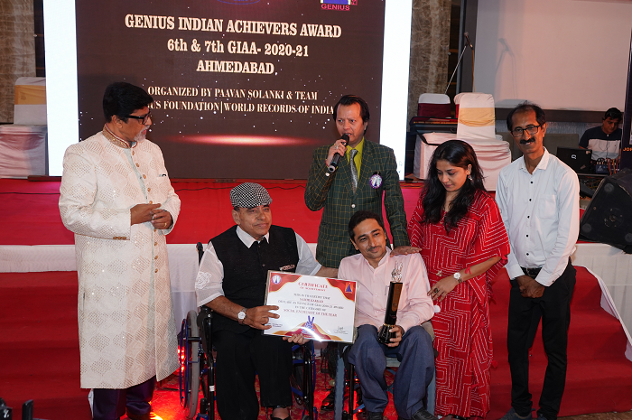  SAMIR KAKAD – SOCIAL ENTHUSIAST OF THE YEAR